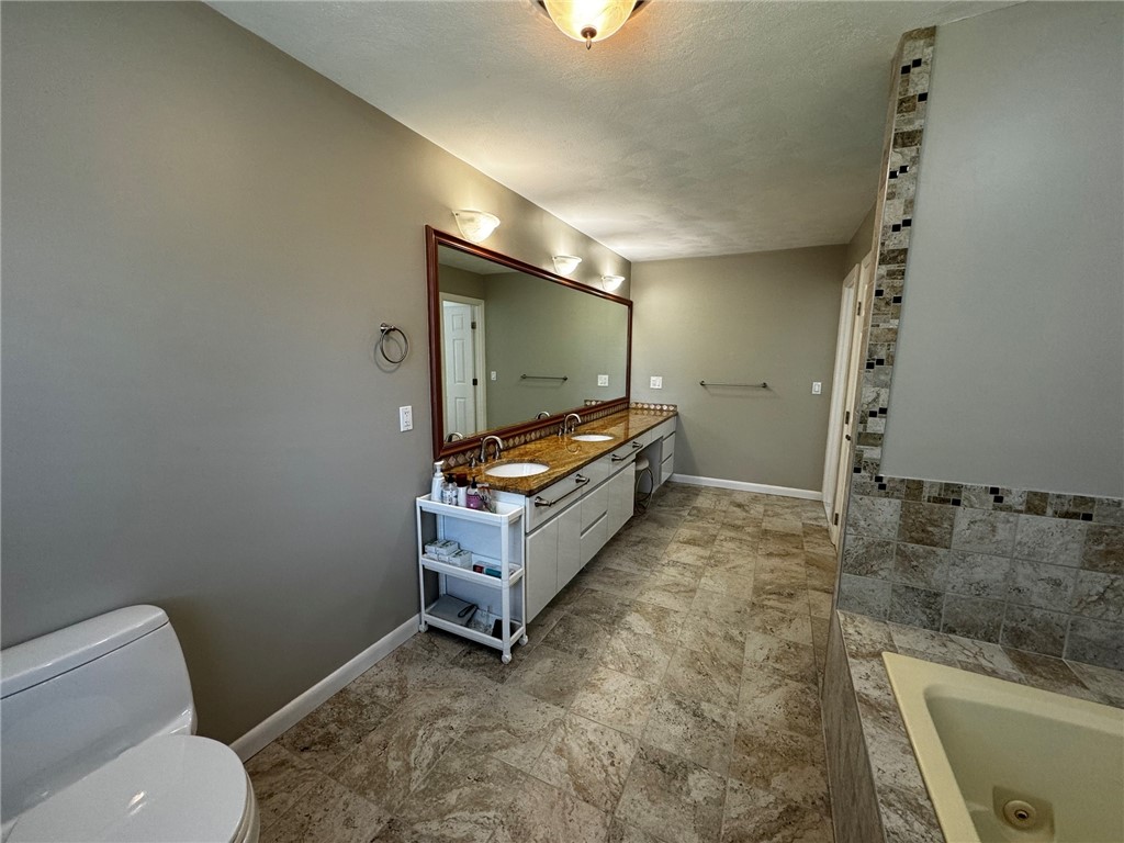 4 Wolfe Court Coventry, RI 02816 - Photo 20 of 41