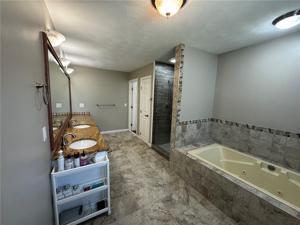 4 Wolfe Court Coventry, RI 02816 - Photo 21 of 41