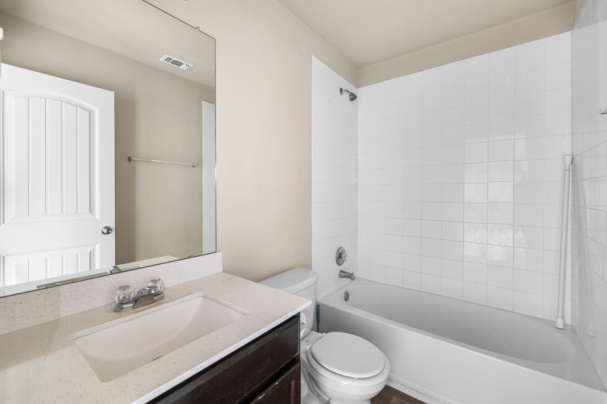 910 Comal Run Hutto, TX 78634 - Photo 19 of 25 Secondary bathroom with tub/shower.