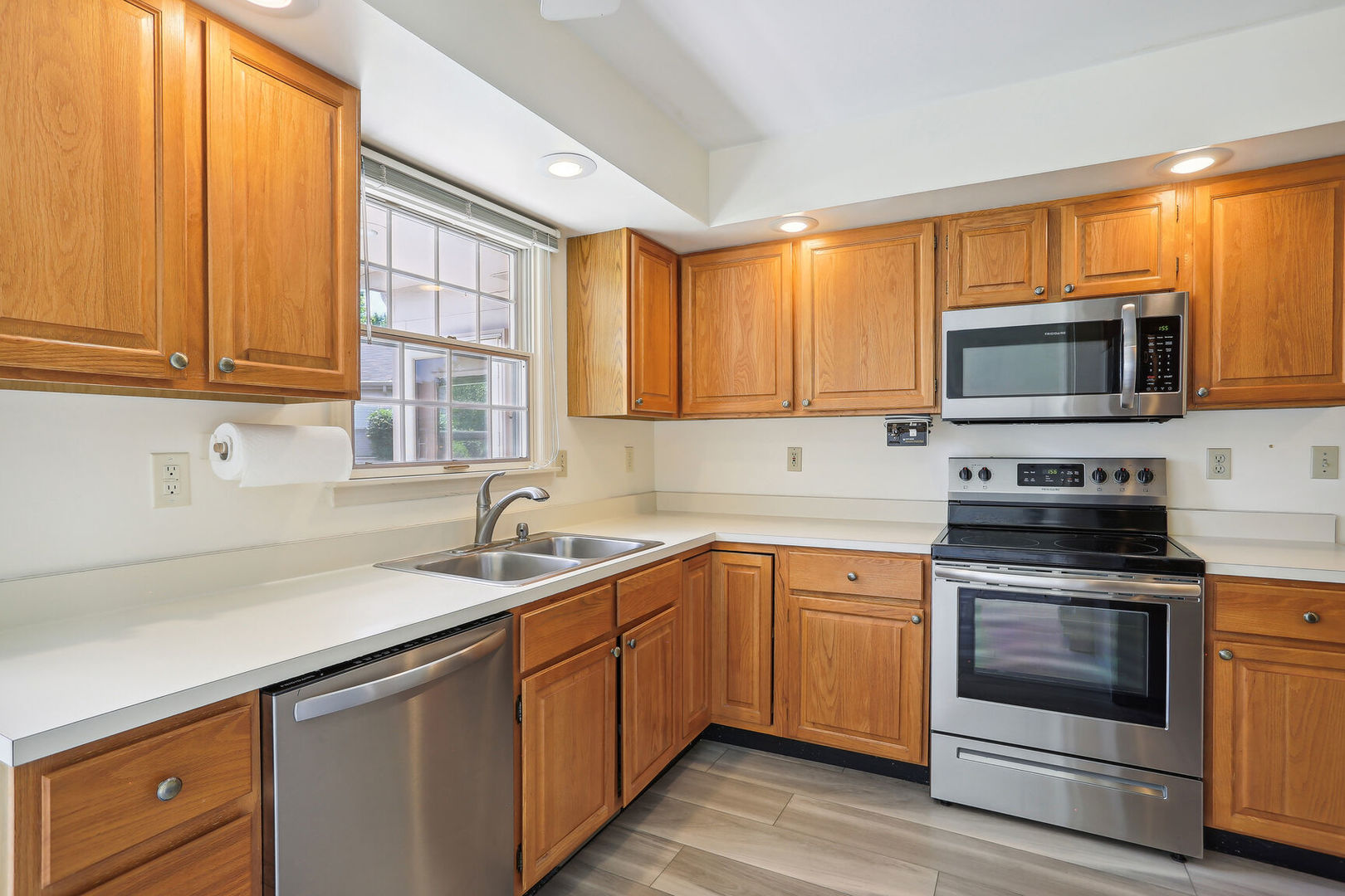 1414 Old Farm Road, Unit B Champaign, IL 61821 - Photo 7 of 30 Gallery Image 7