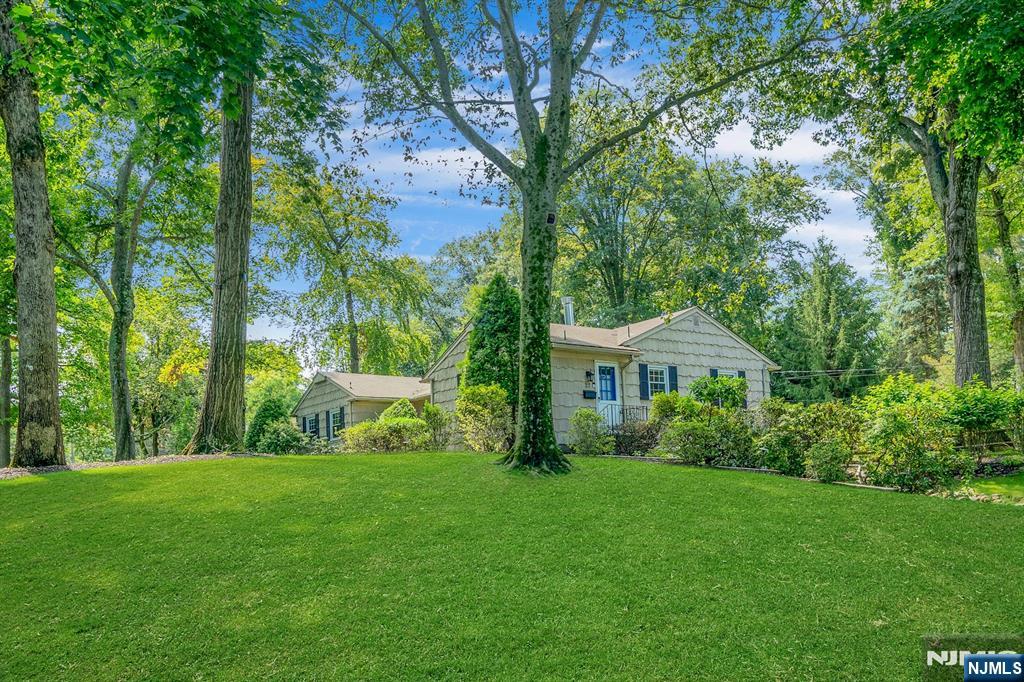27 Stone Fence Road Allendale, NJ 07401 - Photo 38 of 39 Gallery Image 38