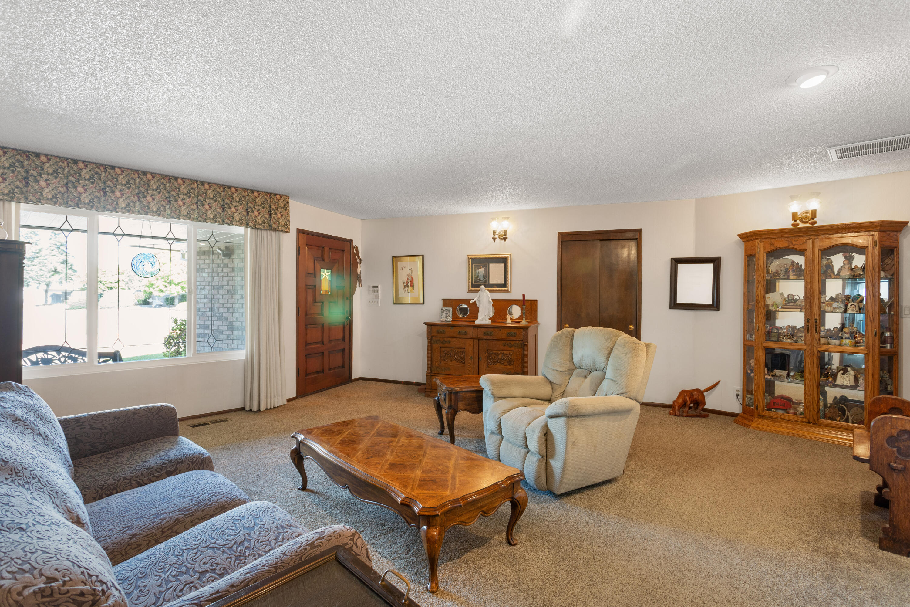 3605 Tamarack Drive Redding, CA 96003 - Photo 11 of 35 Interior01