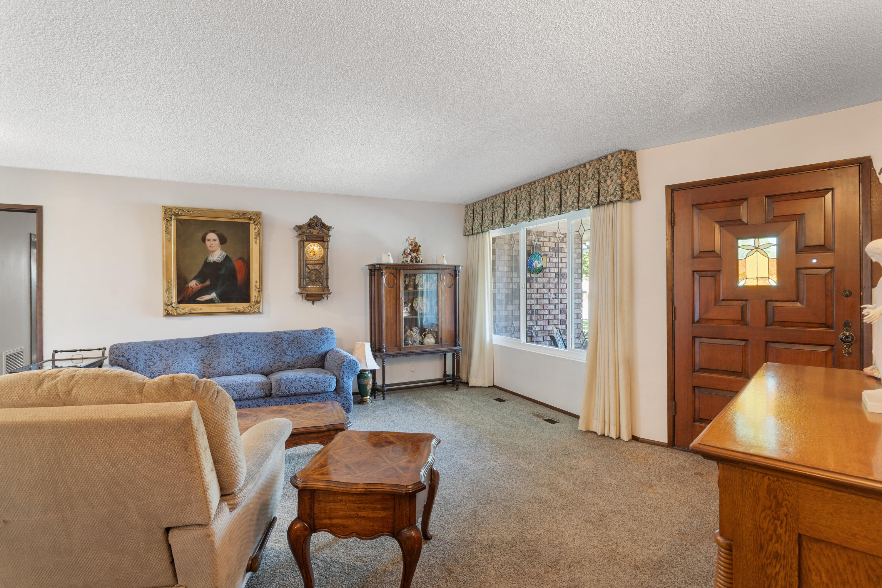 3605 Tamarack Drive Redding, CA 96003 - Photo 12 of 35 Interior02
