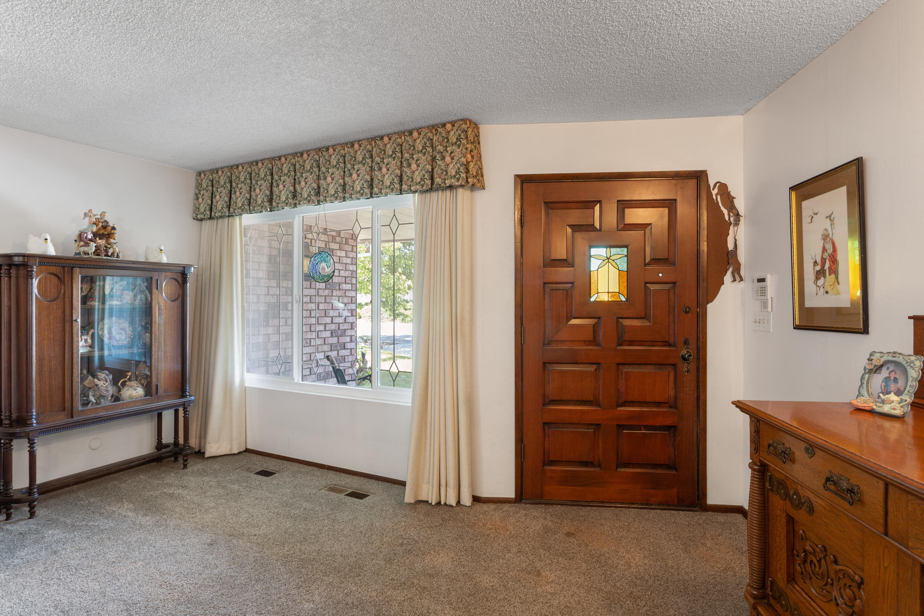 3605 Tamarack Drive Redding, CA 96003 - Photo 14 of 35 Interior03