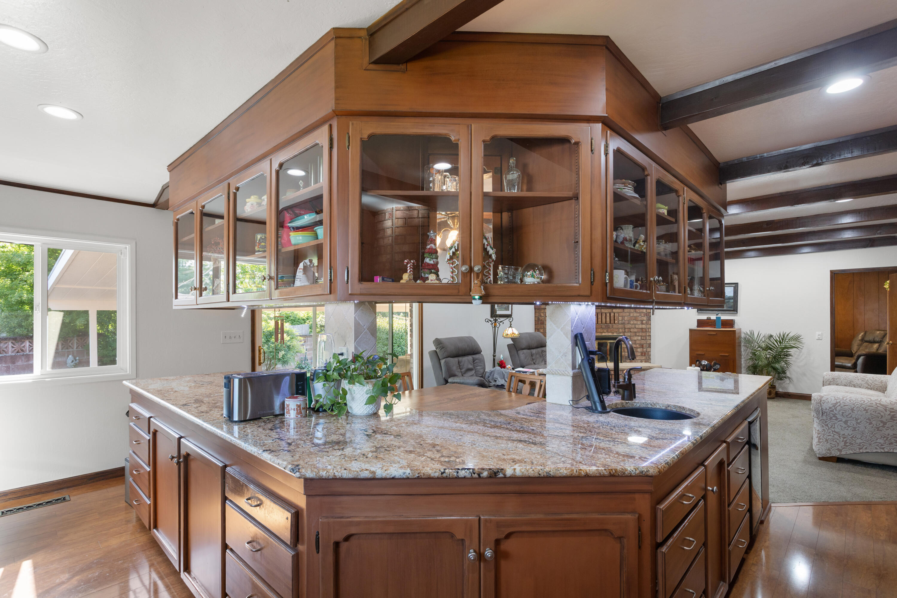 3605 Tamarack Drive Redding, CA 96003 - Photo 20 of 35 Interior09