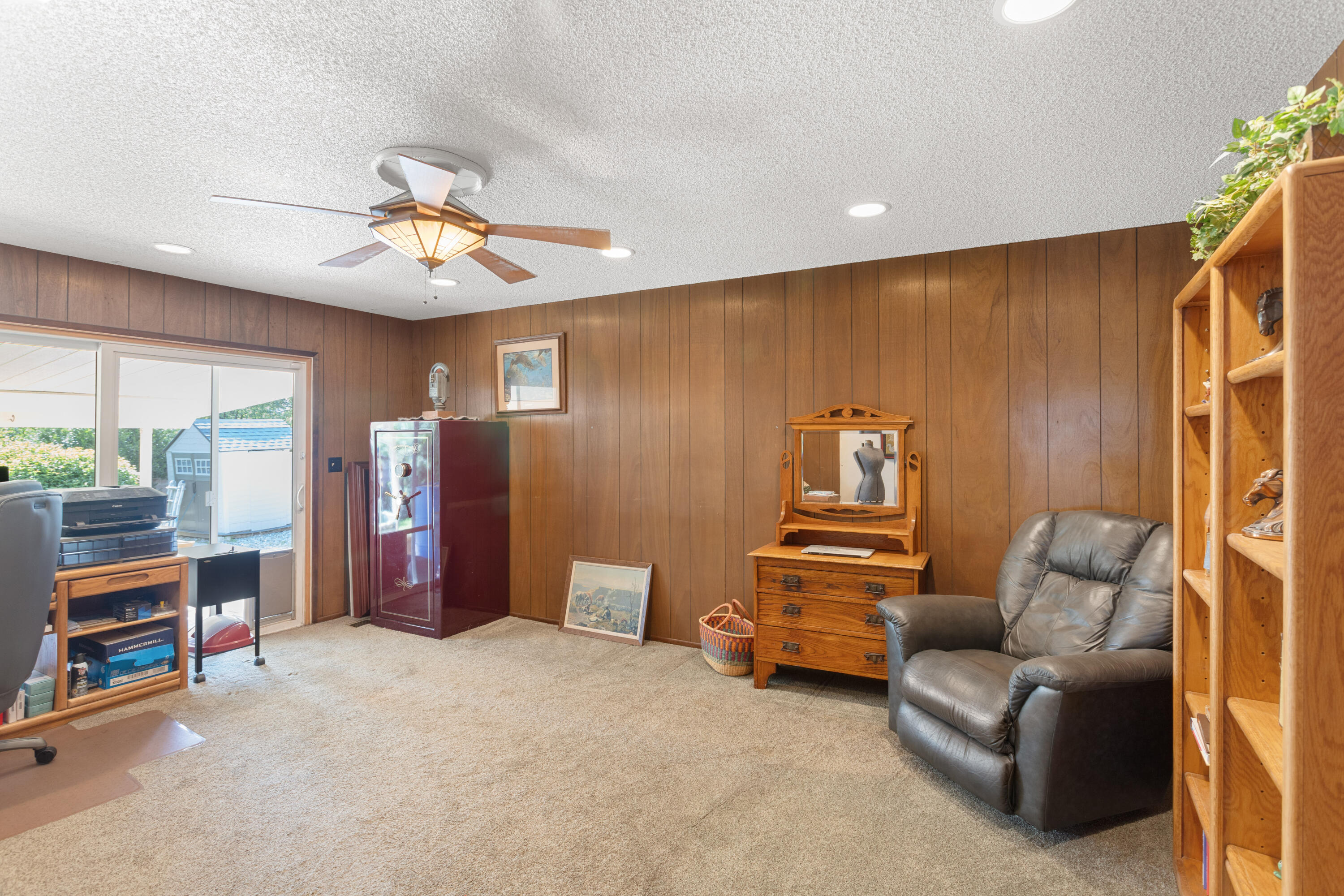 3605 Tamarack Drive Redding, CA 96003 - Photo 21 of 35 Interior10