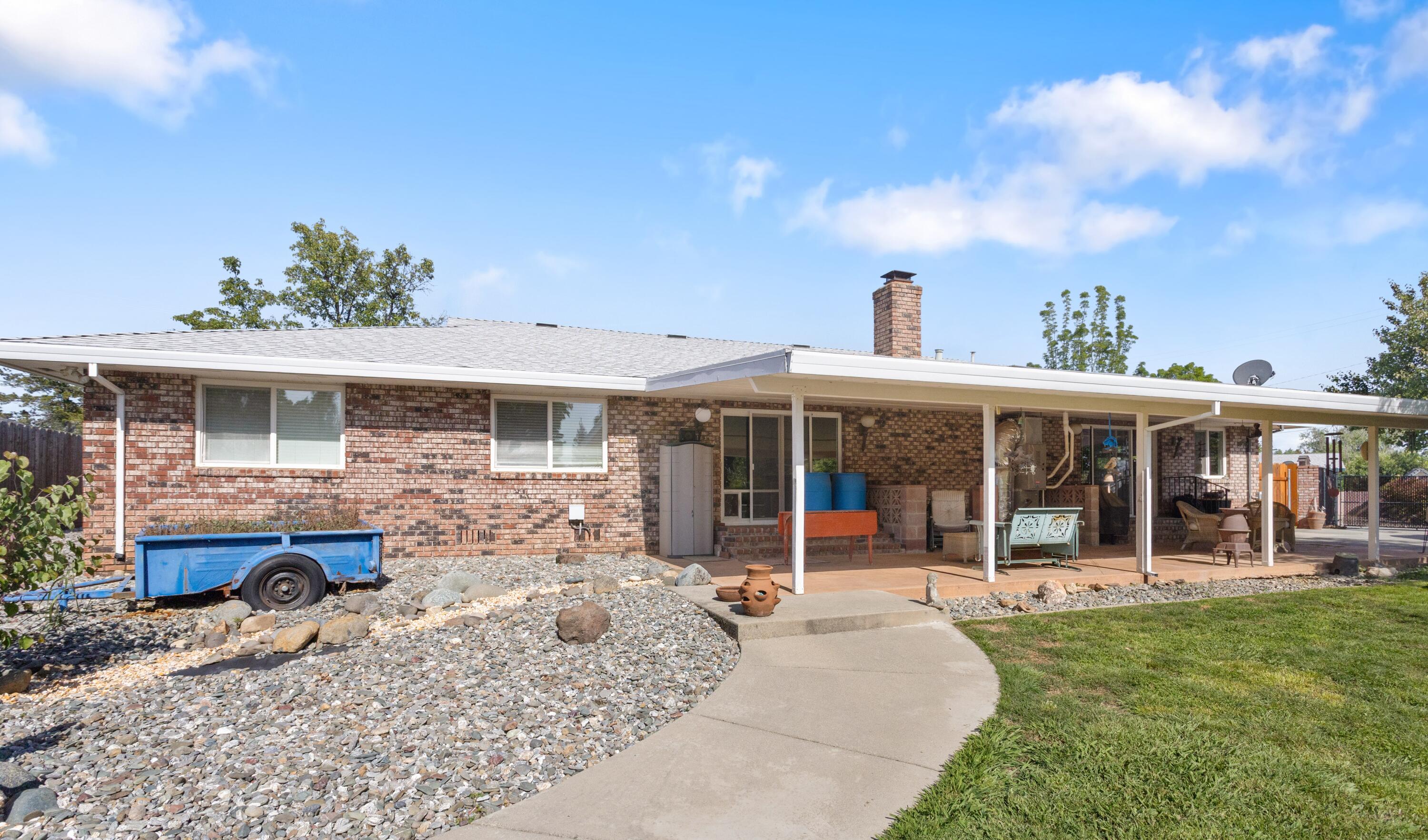 3605 Tamarack Drive Redding, CA 96003 - Photo 9 of 35 Exterior07
