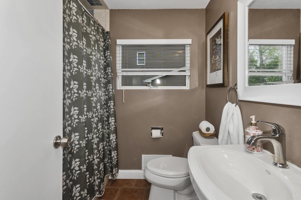 22 Audley Road Springfield, MA 01118 - Photo 14 of 34 Gallery Image 14