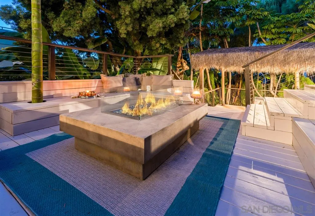 2134 Cordero Road Del Mar, CA 92014 - Photo 20 of 25 swimming pool view with a sitting space