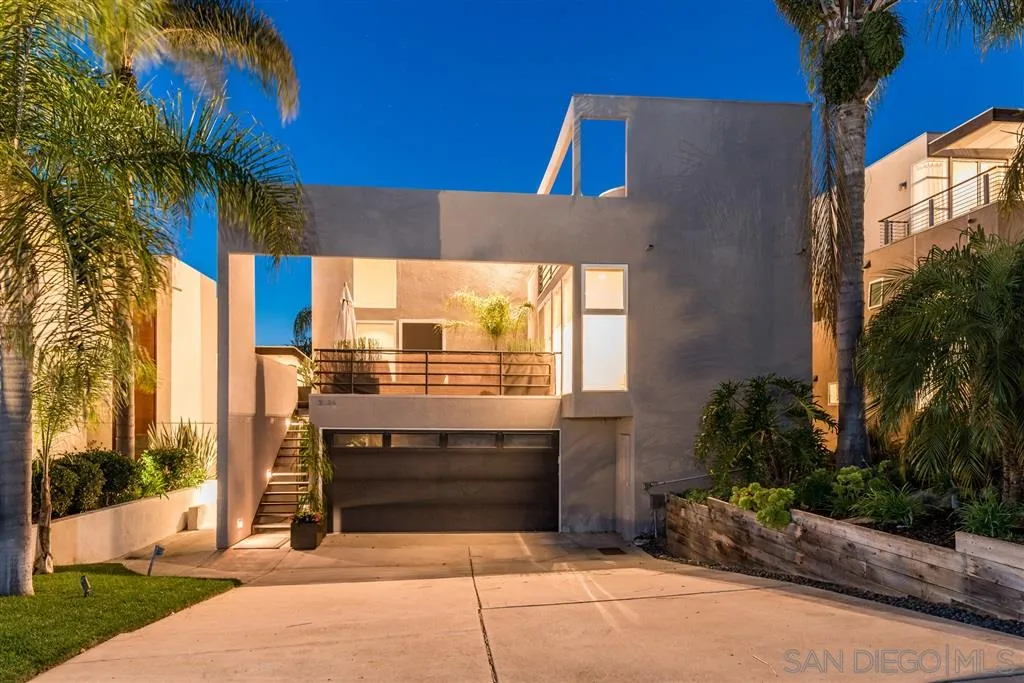 2134 Cordero Road Del Mar, CA 92014 - Photo 23 of 25 a view of building with yard