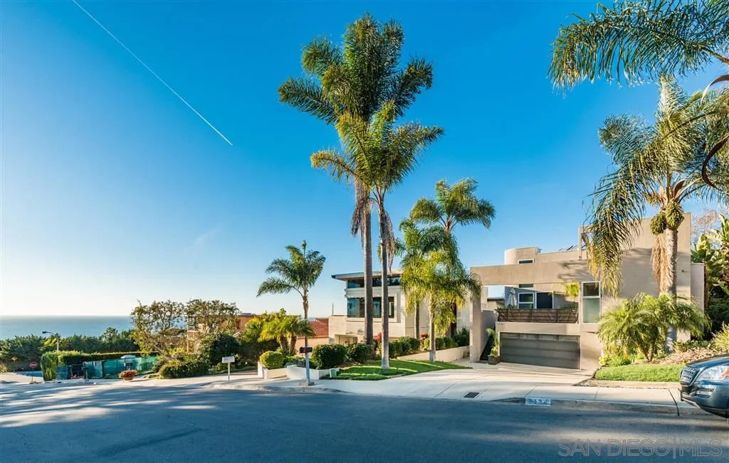 2134 Cordero Road Del Mar, CA 92014 - Photo 24 of 25 a view of a garden
