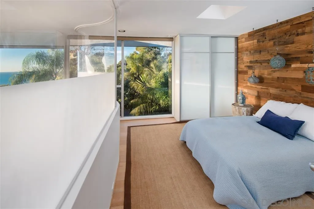 2134 Cordero Road Del Mar, CA 92014 - Photo 3 of 25 a bedroom with a bed and a window