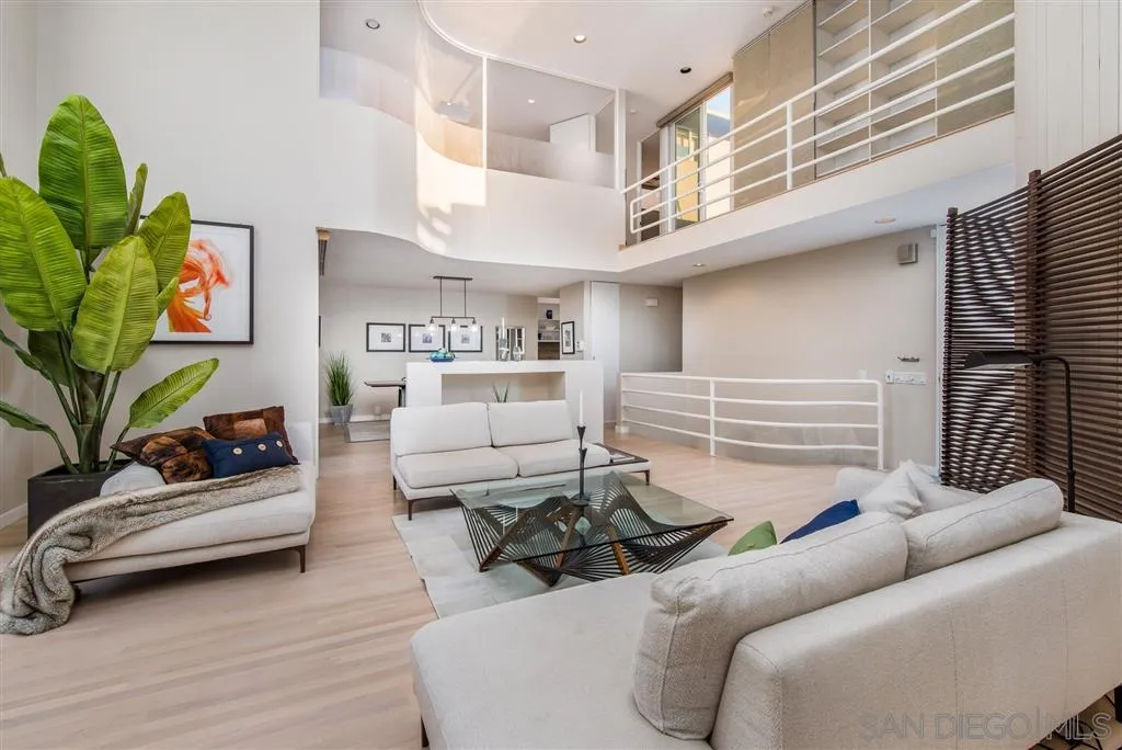 2134 Cordero Road Del Mar, CA 92014 - Photo 4 of 25 a living room with furniture and a potted plant