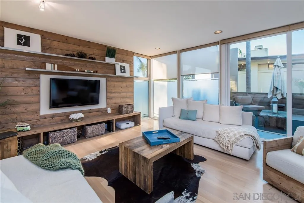 2134 Cordero Road Del Mar, CA 92014 - Photo 6 of 25 a living room with furniture and a flat screen tv