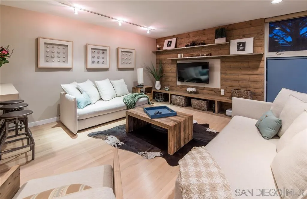 2134 Cordero Road Del Mar, CA 92014 - Photo 7 of 25 a living room with furniture and a flat screen tv