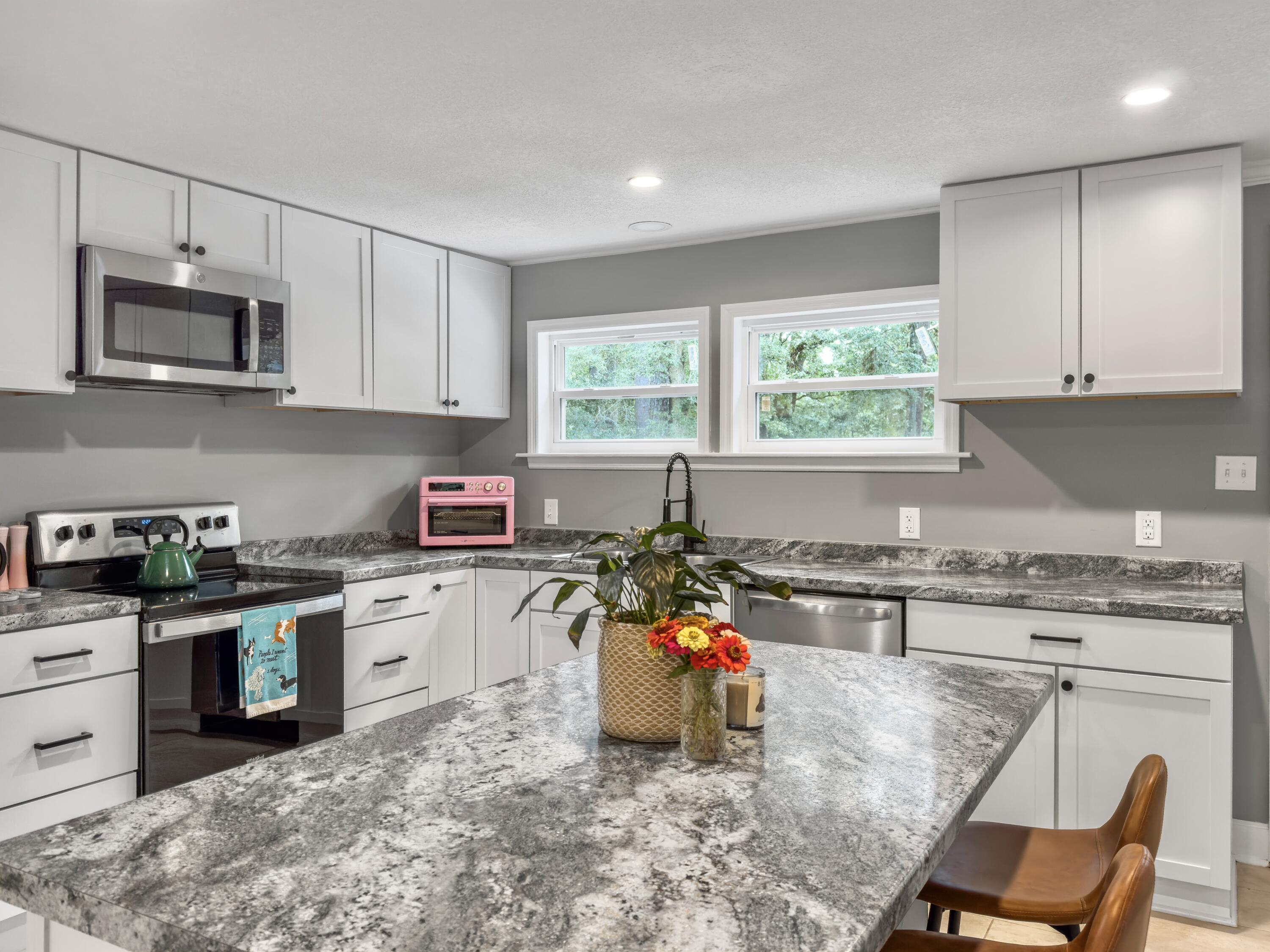 107 Hiers Corner Road Walterboro, SC 29488 - Photo 16 of 39 kitchen