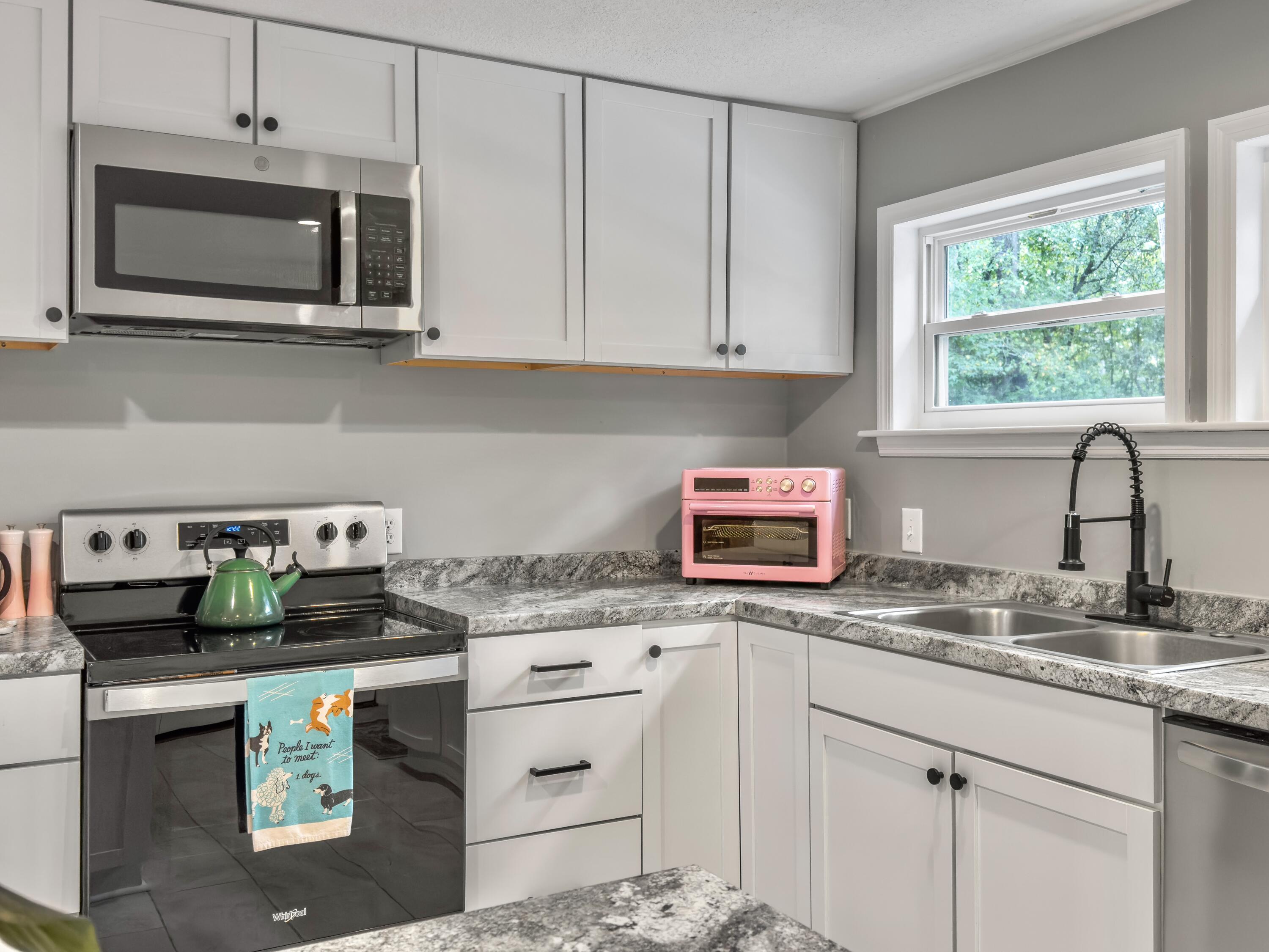 107 Hiers Corner Road Walterboro, SC 29488 - Photo 17 of 39 kitchen