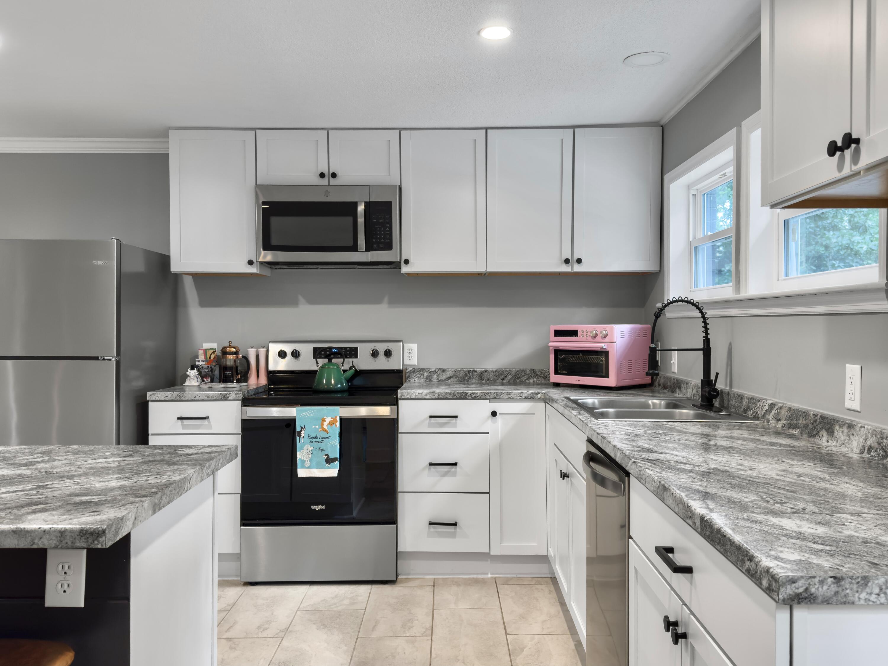 107 Hiers Corner Road Walterboro, SC 29488 - Photo 18 of 39 kitchen