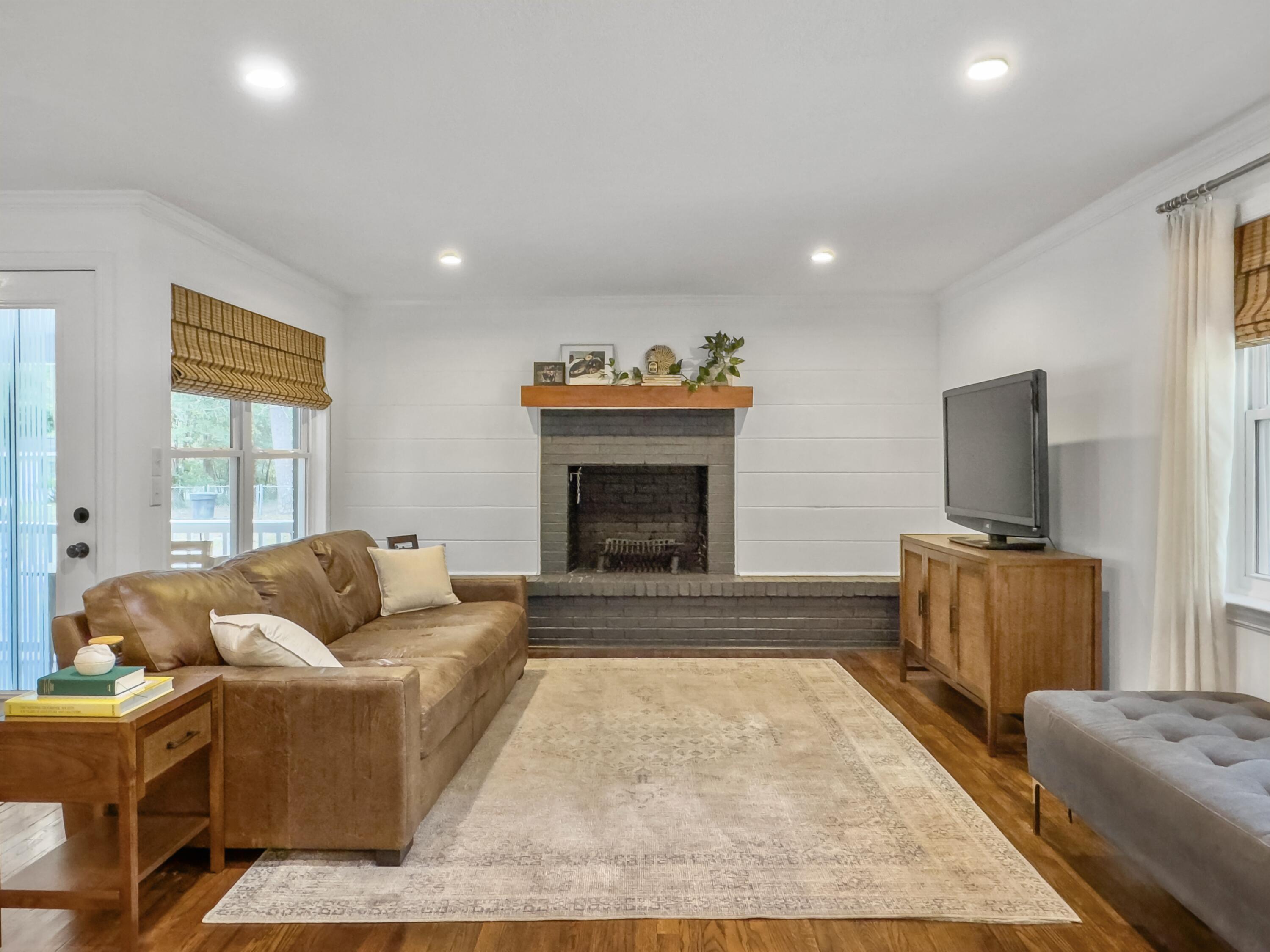 107 Hiers Corner Road Walterboro, SC 29488 - Photo 8 of 39 living room