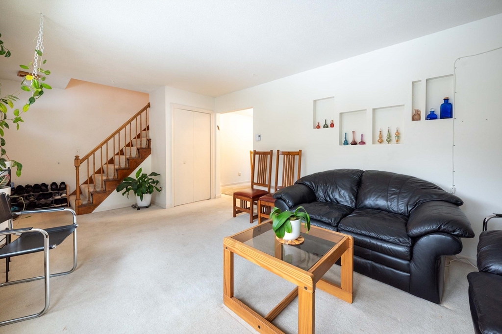 2 Dwight Circle Amherst, MA 01002 - Photo 4 of 28