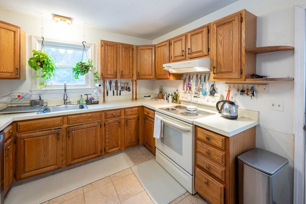 2 Dwight Circle Amherst, MA 01002 - Photo 6 of 28