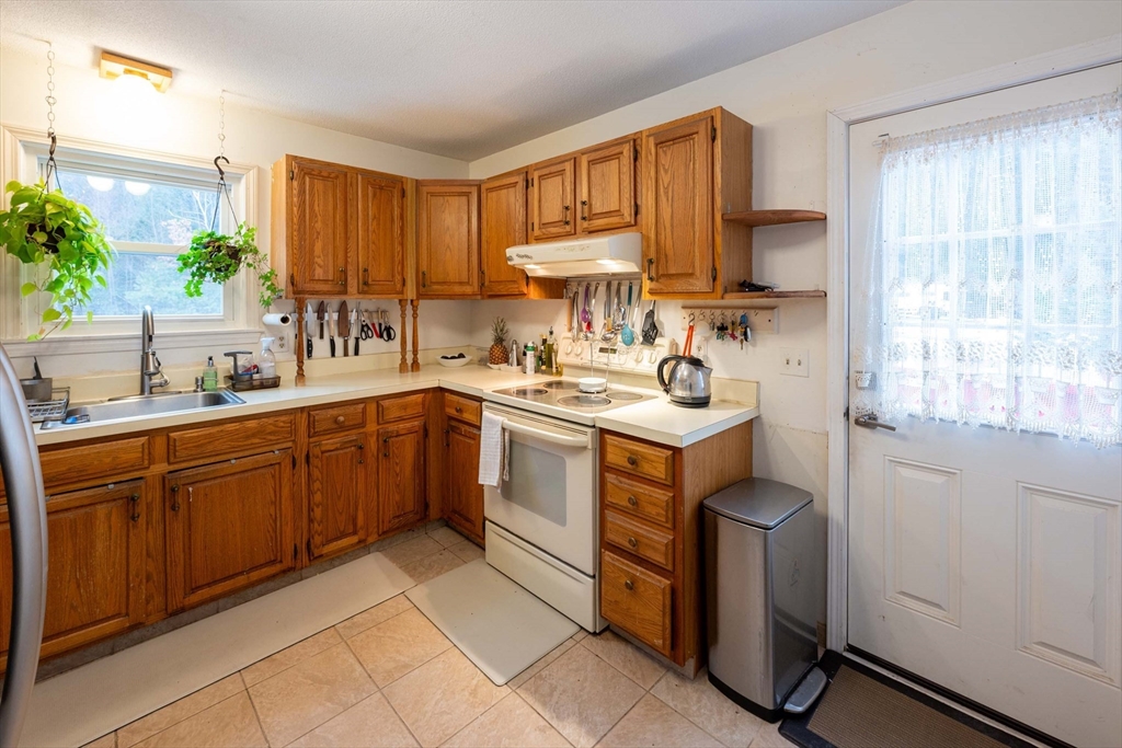 2 Dwight Circle Amherst, MA 01002 - Photo 8 of 28