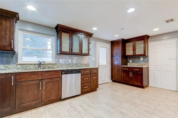 $2,500 | 2925 West Tyson Avenue, Tampa, FL 33611