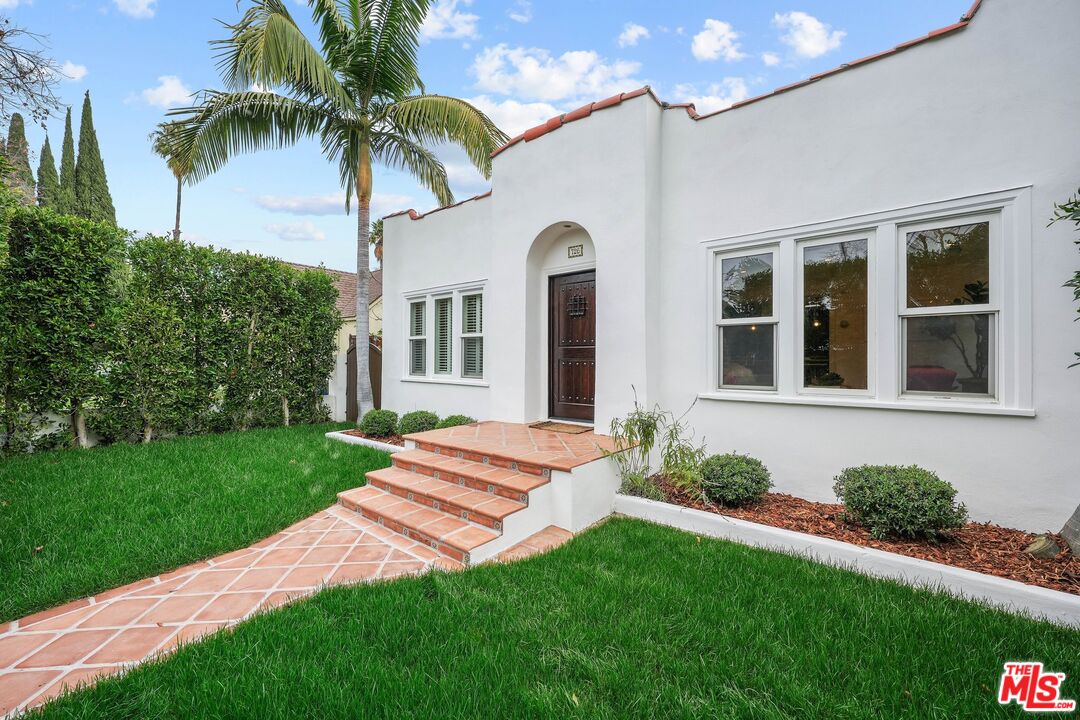 726 North Las Palmas Ave