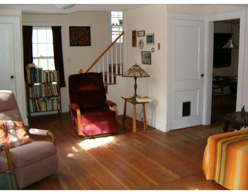 84 Chestnut Street Amherst, MA 01002 - Photo 4 of 11 Gallery Image 4
