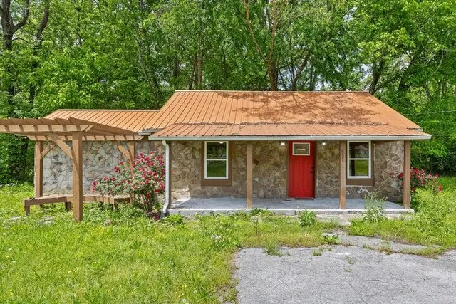 $209,000 | 551 South Main Street, Whitwell, TN 37397