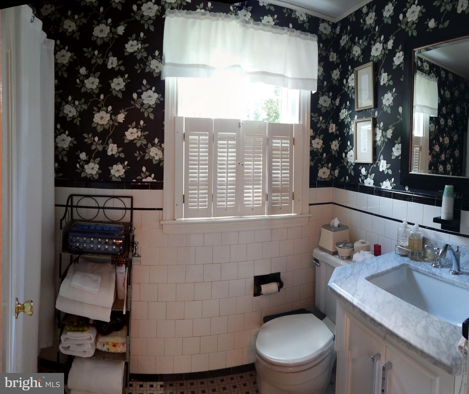 1229 Dulaney Valley Road Towson, MD 21286 - Photo 17 of 58 Bull Bath on Main Level