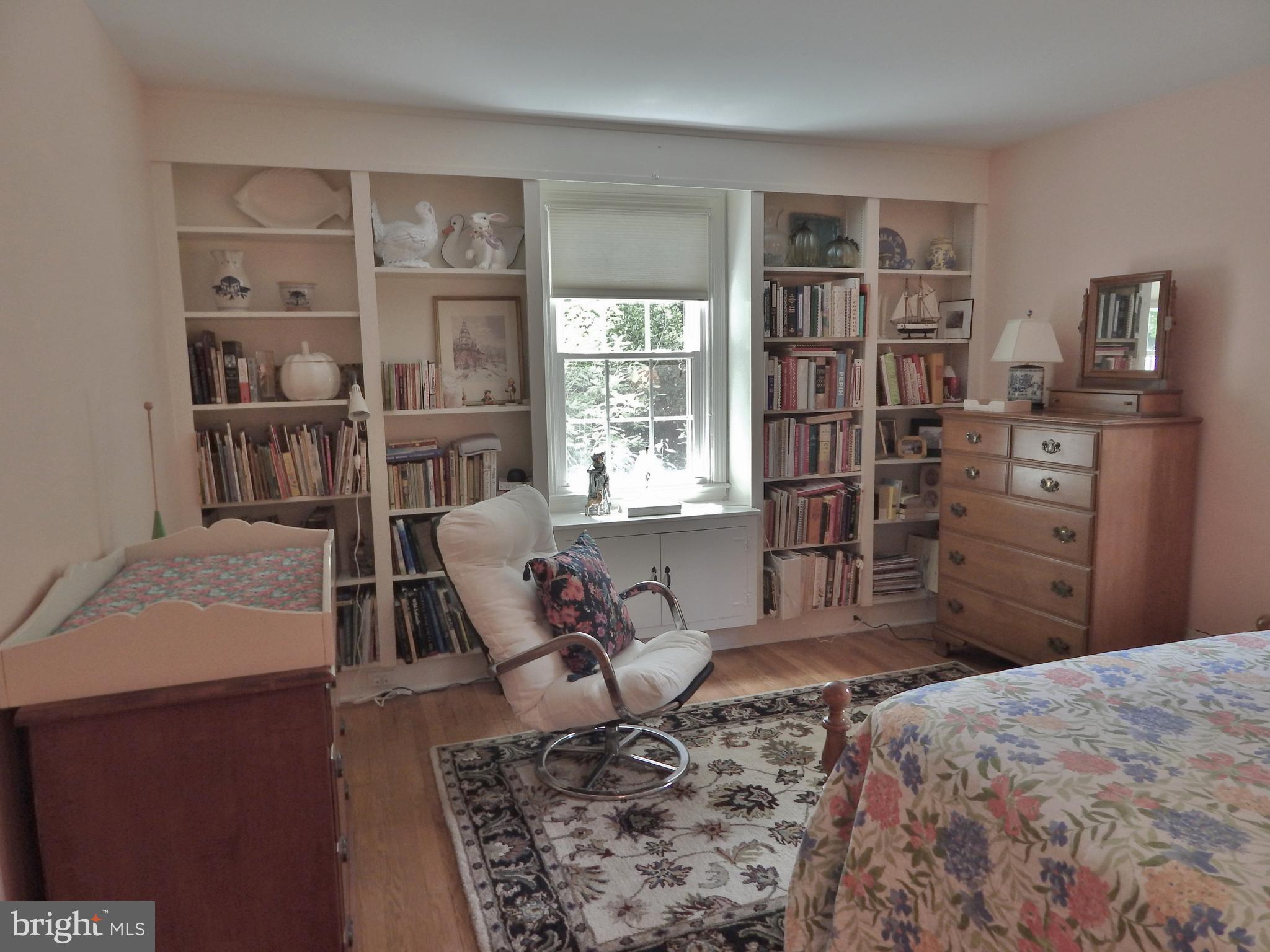 1229 Dulaney Valley Road Towson, MD 21286 - Photo 20 of 58 Sit and read a book