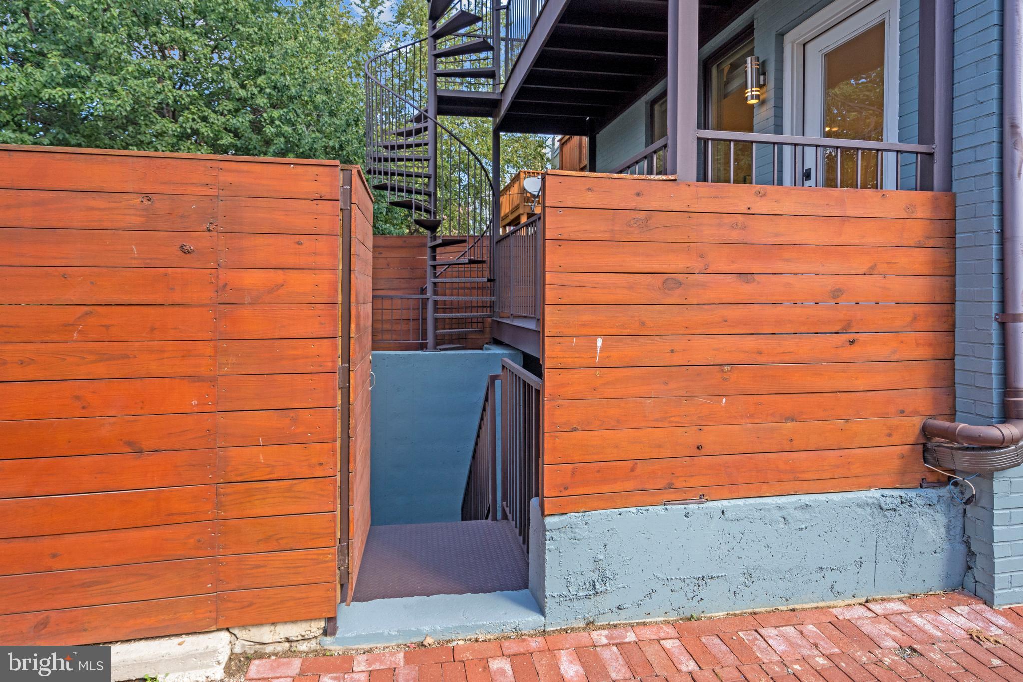 910 9th Street Northeast, Unit 1 Washington, DC 20002 - Photo 59 of 66 a backyard view of a house