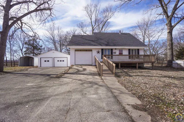 $249,900 | 112 Walnut Court, Perry, KS 66073