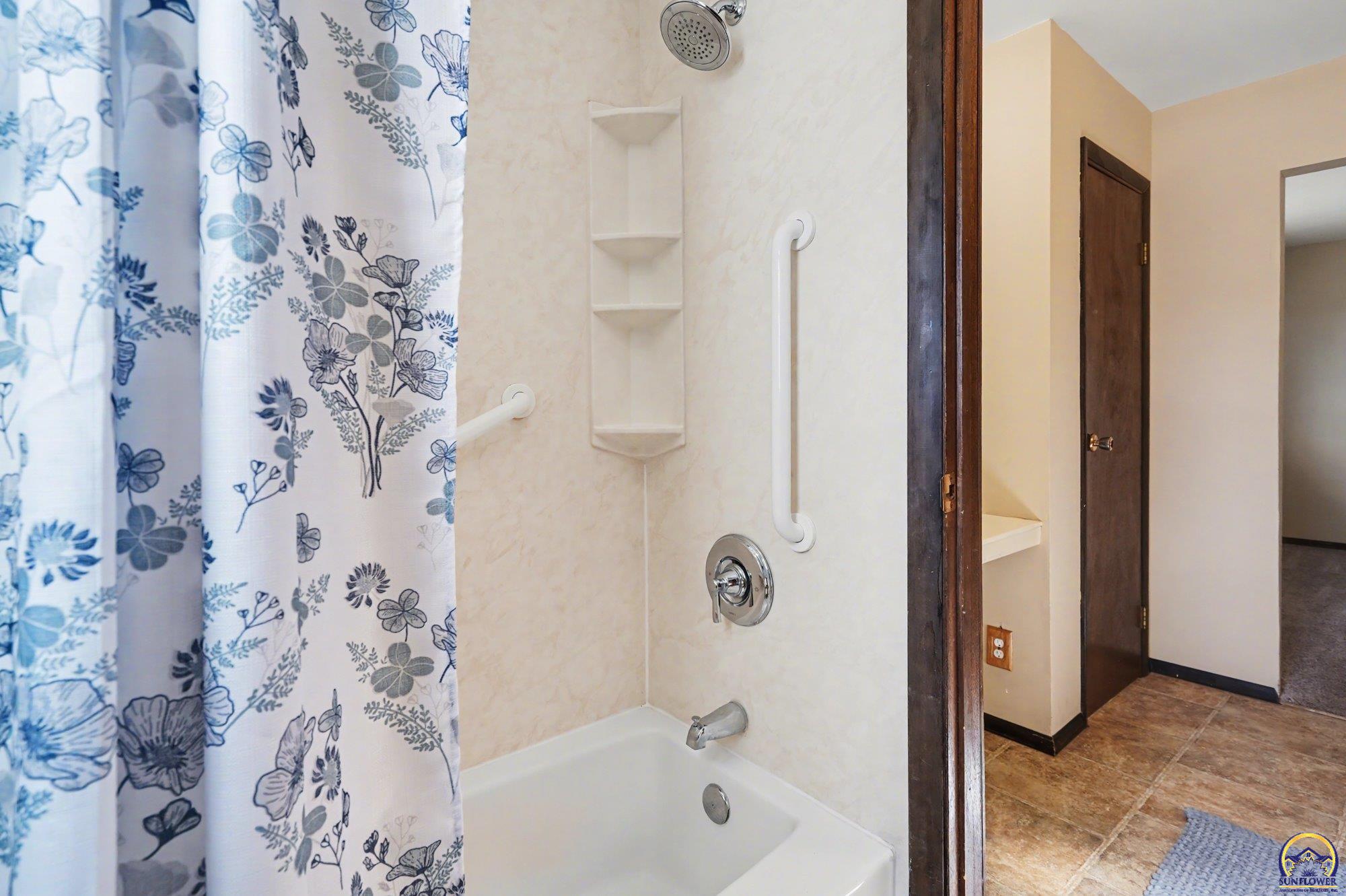 112 Walnut Court Perry, KS 66073 - Photo 17 of 36