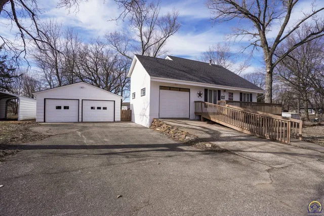 $249,900 | 112 Walnut Court, Perry, KS 66073