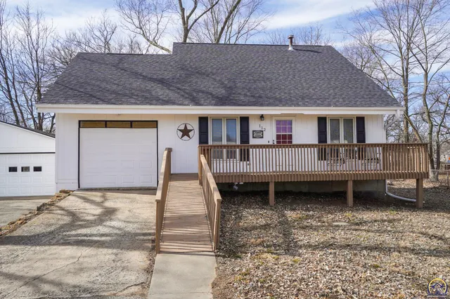$249,900 | 112 Walnut Court, Perry, KS 66073