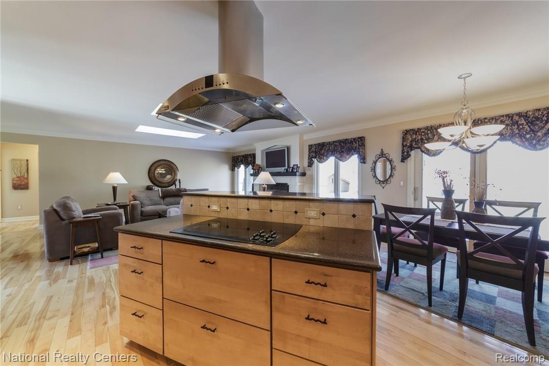 11043 Messmore Road Utica, MI 48317 - Photo 4 of 20 Stunning Hood