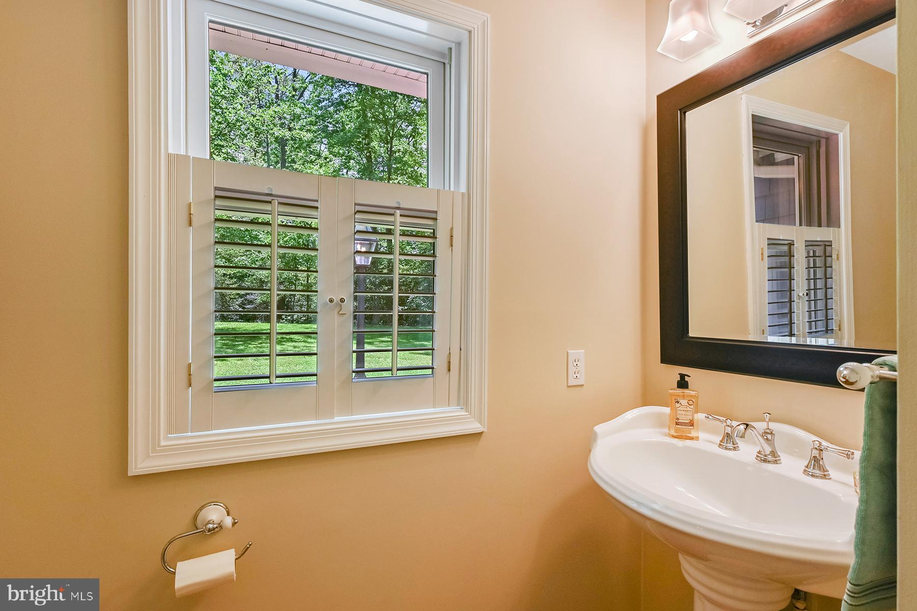 3226 Cragun Road Edgewater, MD 21037 - Photo 23 of 57 First floor powder room