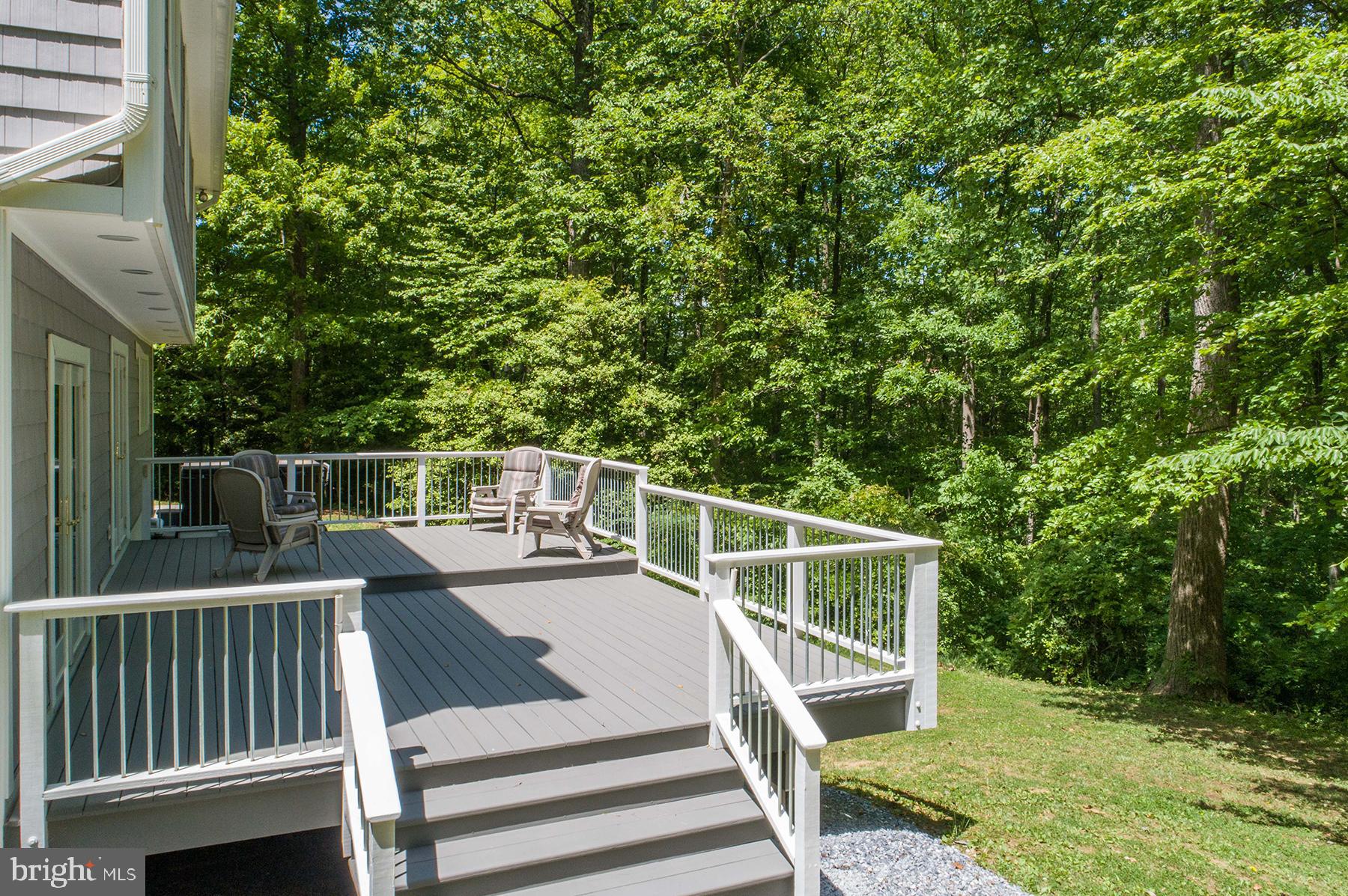 3226 Cragun Road Edgewater, MD 21037 - Photo 5 of 57 Waterside deck is spacious
