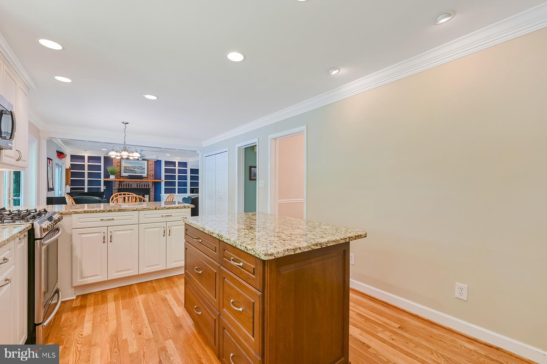 3226 Cragun Road Edgewater, MD 21037 - Photo 10 of 57 Center Island in the kitchen