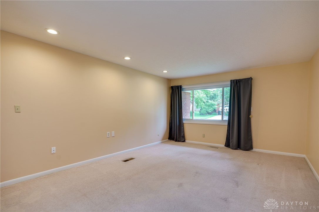 4424 Appleton Place Kettering, OH 45440 - Photo 5 of 32