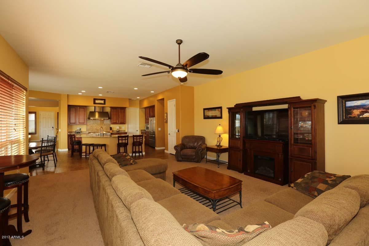 06 Family Room-Kitchen (1)