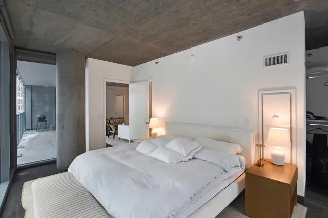 $4,471 | 60 East Randolph Street, Unit 1303, Chicago, IL 60601