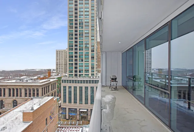 $4,471 | 60 East Randolph Street, Unit 1303, Chicago, IL 60601