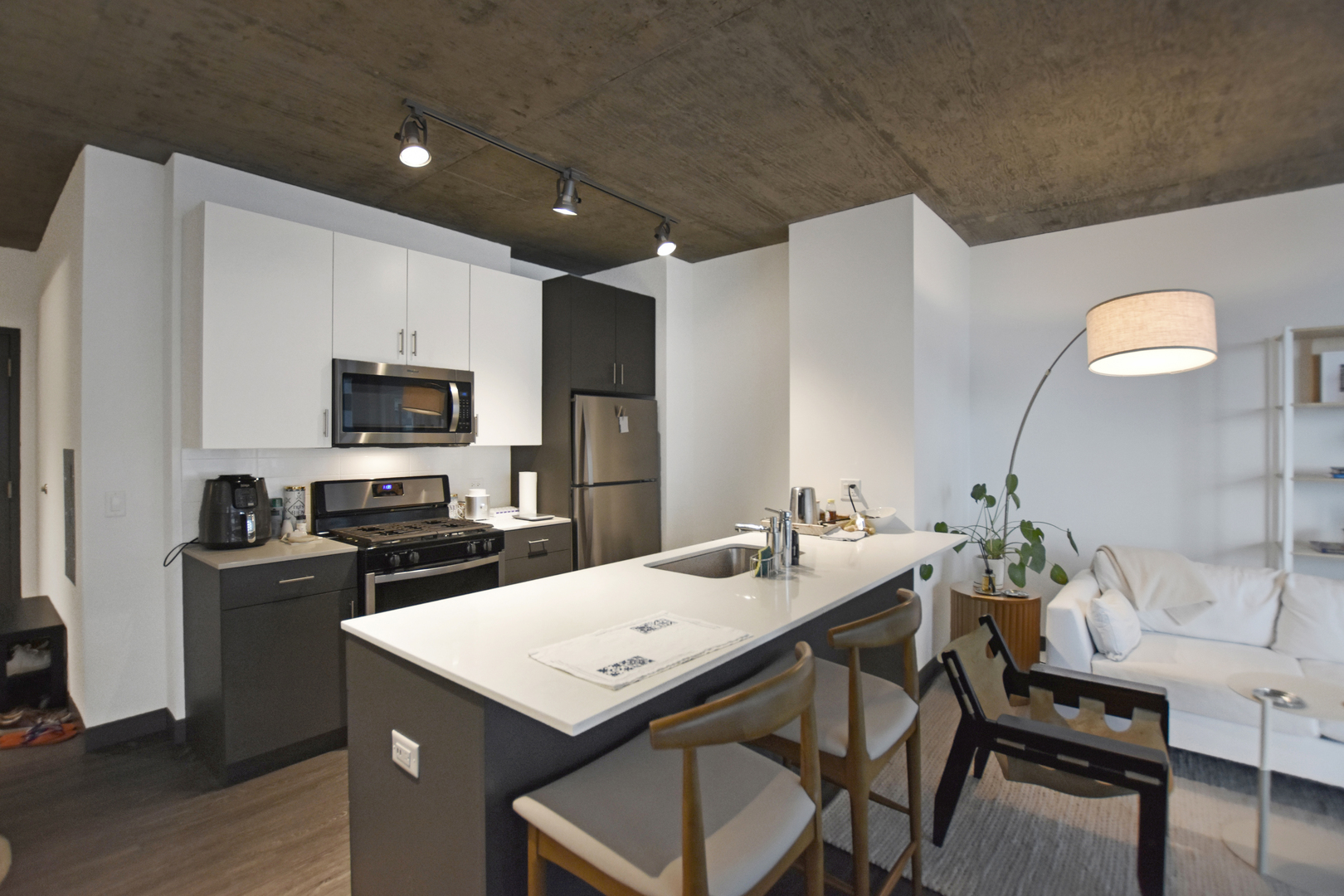 60 East Randolph Street, Unit 1303 Chicago, IL 60601 - Photo 9 of 38