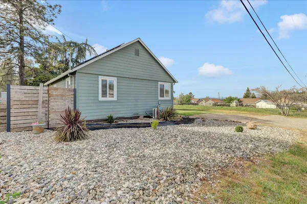a big yard with lots of green space and plants