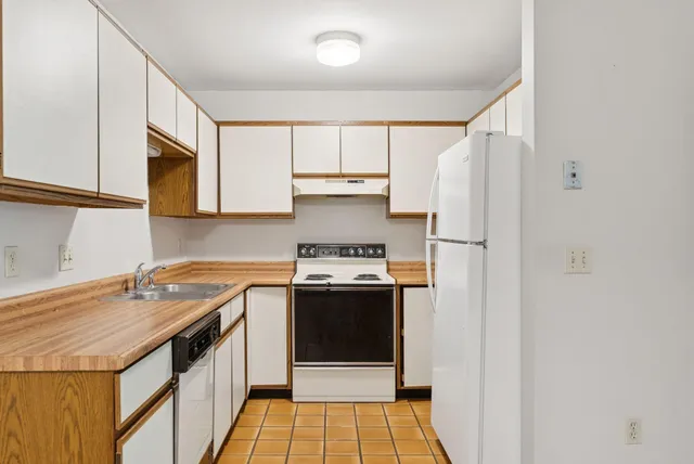 $189,000 | 85 Middle Street, Unit 10, Hallowell, ME 04347