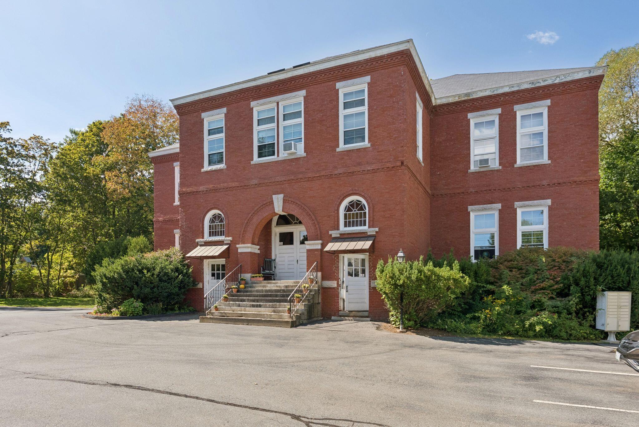 85 Middle Street, Unit 10 Hallowell, ME 04347 - Photo 5 of 29 1_DSC07256