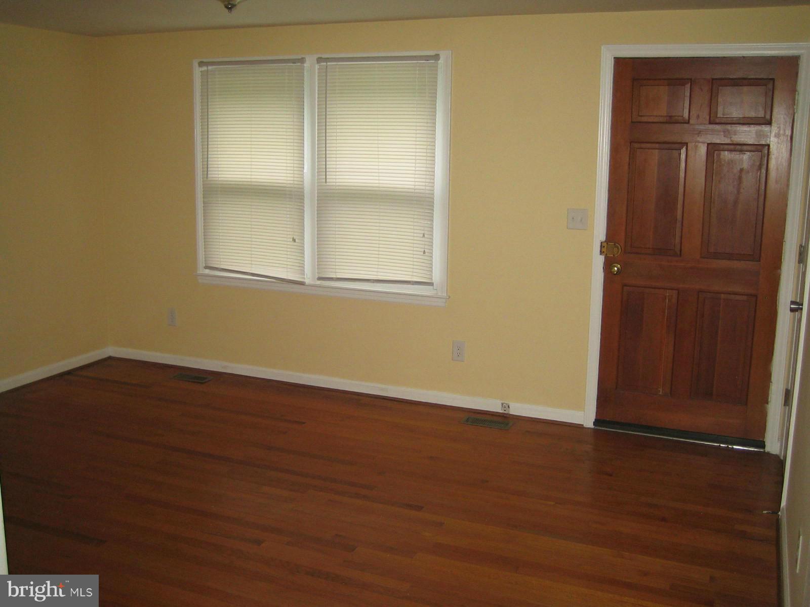 7743 Rogues Road Nokesville, VA 20181 - Photo 11 of 17 Living Room